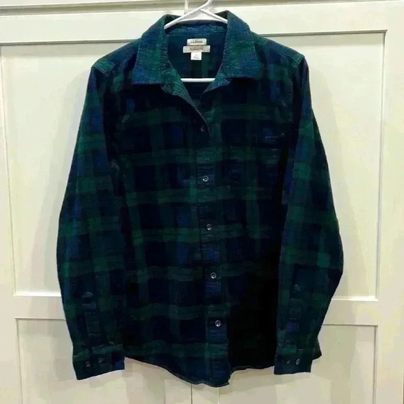 LL Bean Mens Relaxed Fit 100% Cotton button up shirt Sz Medium - Picture 1 of 5
